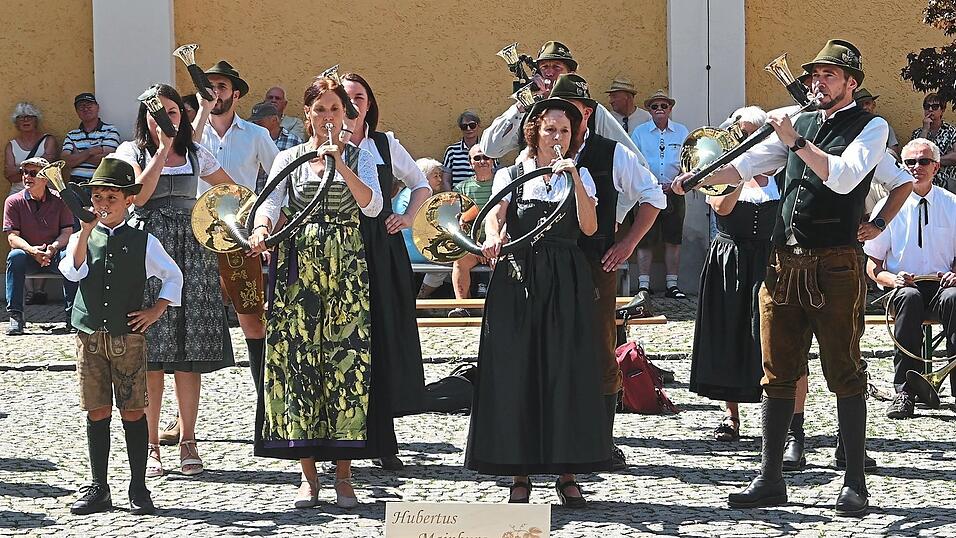 Der j&uuml;ngste Jagdhornbl&auml;ser mit neun Jahren war bei den Hubertus Bl&auml;sern aus Mainburg dabei.