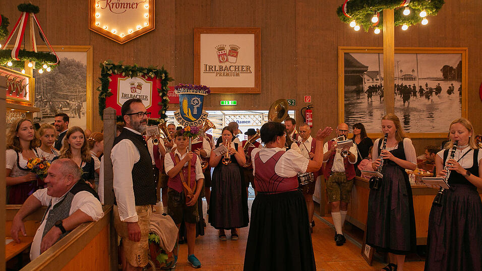 Die Partybilder vom Freitag, 12. August 2022, aus dem Festzelt Krönner.