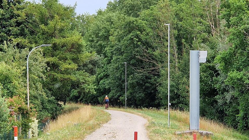 Die Baufirma wurde informiert, die Beleuchtung auf beiden Seiten wieder in Betrieb zu nehmen. Die Baufirma wurde informiert, die Beleuchtung auf beiden Seiten wieder in Betrieb zu nehmen.