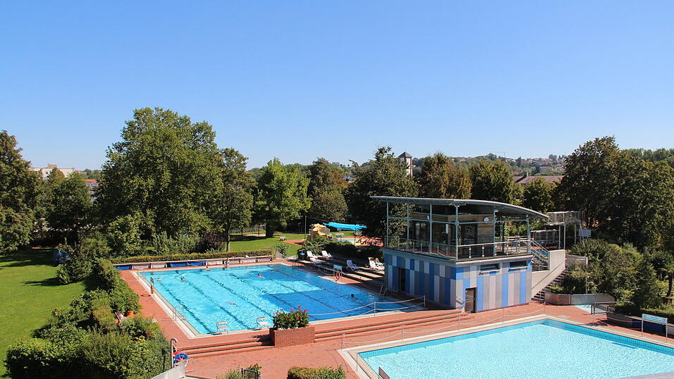 Im Landauer Freibad kam es zum Polizeieinsatz (Symbolbild)