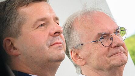 Reiner Haseloff (r.) tritt nächstes Jahr bei der Landtagswahl 2026 nicht mehr als CDU-Spitzenkandidat an. Er macht den Weg frei für einen Nachfolger: CDU-Landeschef Sven Schulze.