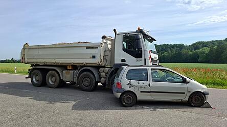 Grund f&uuml;r den Unfall war laut Polizei ein Vorfahrtsversto&szlig;.
