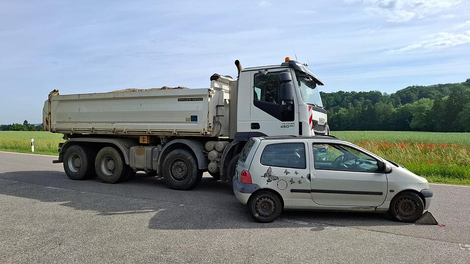 Grund f&uuml;r den Unfall war laut Polizei ein Vorfahrtsversto&szlig;.