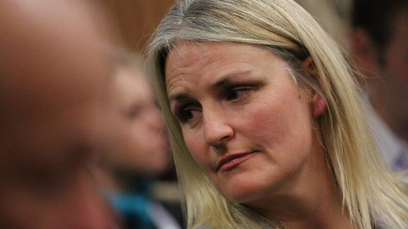 Reevas Cousine Kim Martin sagte am 15. Juni 2016, am dritten Verhandlungstag, im Pistorius-Prozess aus. Sie gab an, keine Liebe von ihrer Cousine für den angeklagten Oscar Pistorius gesehen zu haben. Reevas Cousine Kim Martin sagte am 15. Juni 2016, am dritten Verhandlungstag, im Pistorius-Prozess aus. Sie gab an, keine Liebe von ihrer Cousine für den angeklagten Oscar Pistorius gesehen zu haben.