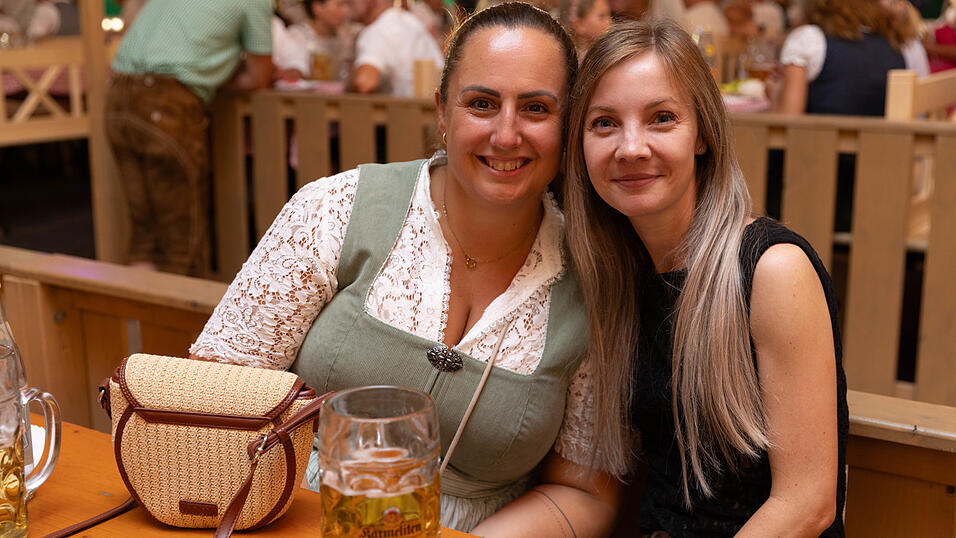 Die Partybilder vom Dienstag, 11. August, aus dem Festzelt Greindl. Die Partybilder vom Dienstag, 11. August, aus dem Festzelt Greindl.