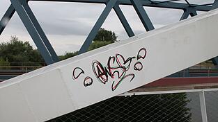 Die Polizei hat einen Graffiti-Sprayer erwischt, der hinter den Buchstaben 'OWSG' steckt.