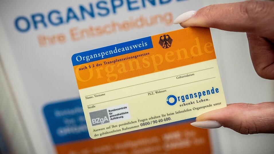 Organspendeausweise soll es weiterhin geben. Organspendeausweise soll es weiterhin geben.