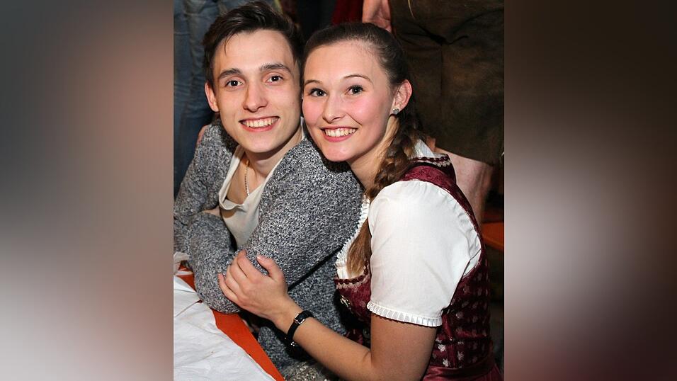 Die Fr&uuml;hjahrsdult 2017 in Landshut neigt sich dem Ende entgegen. Grund genug, noch einmal richtig in den Bierzelten zu feiern - abgerundet vom traditionellen Feuerwerk.