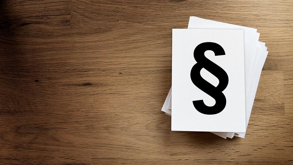 Ein Gesetz, das sogenannte Feindeslisten verbietet, soll ab Mittwoch in Kraft treten. (Symbolbild) Ein Gesetz, das sogenannte Feindeslisten verbietet, soll ab Mittwoch in Kraft treten. (Symbolbild)