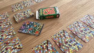 „Cabo“ sorgt für Spannung am Tisch: Die Spieler müssen sich ihre Karten gut merken und mit Köpfchen möglichst wenige Punkte sammeln. Ein einfaches Spiel, bei dem Konzentration gefragt ist. „Cabo“ sorgt für Spannung am Tisch: Die Spieler müssen sich ihre Karten gut merken und mit Köpfchen möglichst wenige Punkte sammeln. Ein einfaches Spiel, bei dem Konzentration gefragt ist.