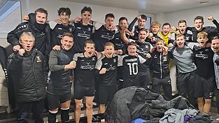 Grund zum Jubeln hat die SpVgg GW Deggendorf nach einer starken Hinserie in der Bezirksliga West.