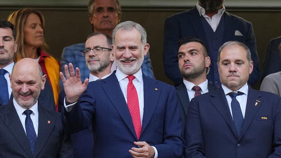 König Felipe VI. beglückwünschte das spanische Team. König Felipe VI. beglückwünschte das spanische Team.