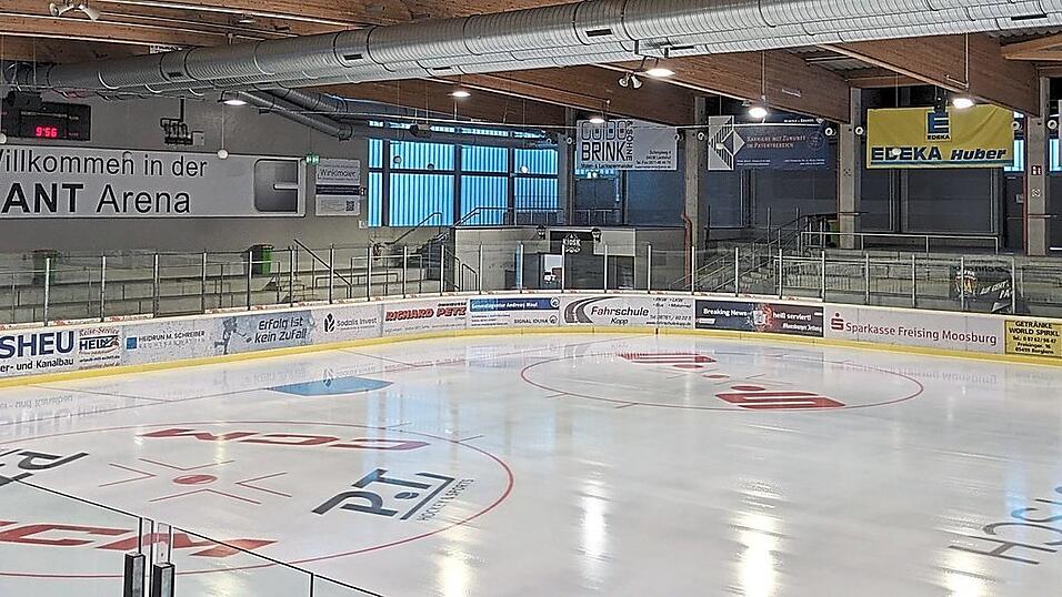 Für die Öffentlichkeit und Eishockeyvereine geht es ab sofort in der Clariant Arena wieder aufs Eis. Für die Öffentlichkeit und Eishockeyvereine geht es ab sofort in der Clariant Arena wieder aufs Eis.
