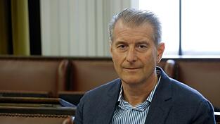 Stephan Hensel, der Ex-Mann von Christina Block, wird vor Gericht von ihrem Verteidiger befragt.