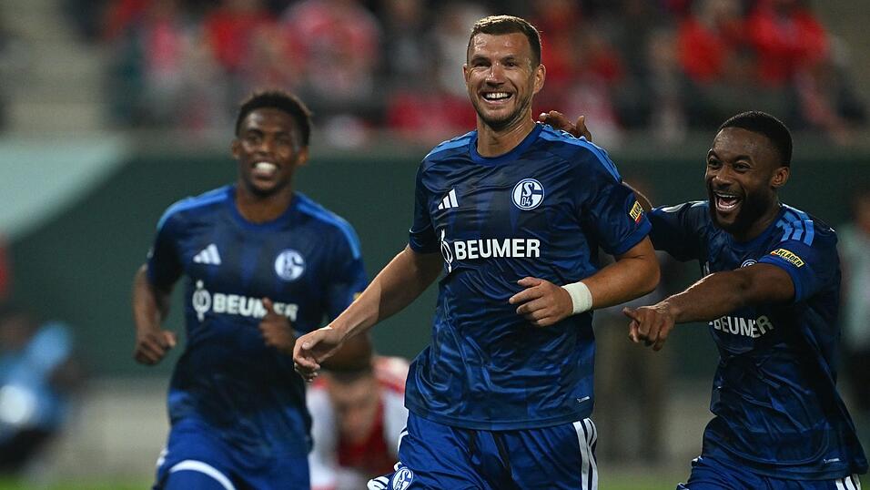Die Qualität von Edin Dzeko (M) ist unbestritten. (Archivbild) Die Qualität von Edin Dzeko (M) ist unbestritten. (Archivbild)