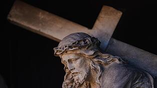 Eine ungewöhnliche Beute haben Diebe in einer Chamer Rehaklinik gemacht: Sie haben ein Kreuz mitgehen lassen. Eine ungewöhnliche Beute haben Diebe in einer Chamer Rehaklinik gemacht: Sie haben ein Kreuz mitgehen lassen.