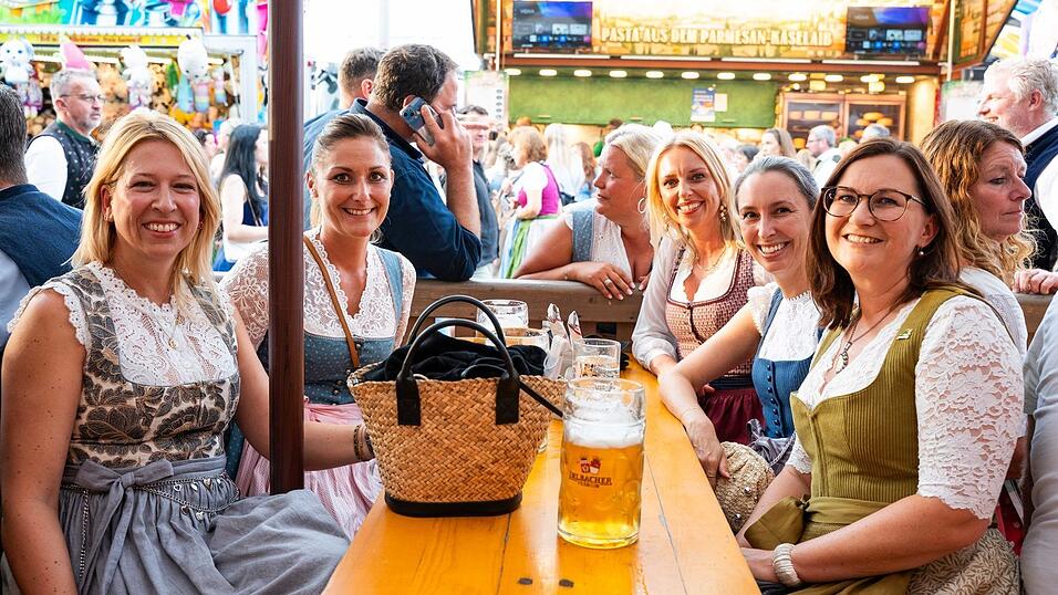 Die Partybilder vom Sonntag, 16. August, aus dem Festzelt Krönner. Die Partybilder vom Sonntag, 16. August, aus dem Festzelt Krönner.
