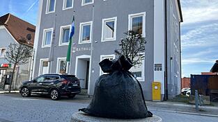 Das Haushaltss&auml;ckel in Hengersberg ist gut gef&uuml;llt. Dennoch kann sich der Nachfolger im Chefsessel des Rathauses nicht gem&uuml;tlich zur&uuml;cklehnen.