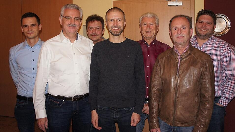 Die neu gew&auml;hlte Vorstandschaft der Christlichen B&uuml;rgervereinigung Bach besteht aus Martin Irrgang (von links), Wilhelm Baumer, Albert Wagner, Daniel Eckert, Johann Eckert, Helmut Stangl und Manuel Seidl.