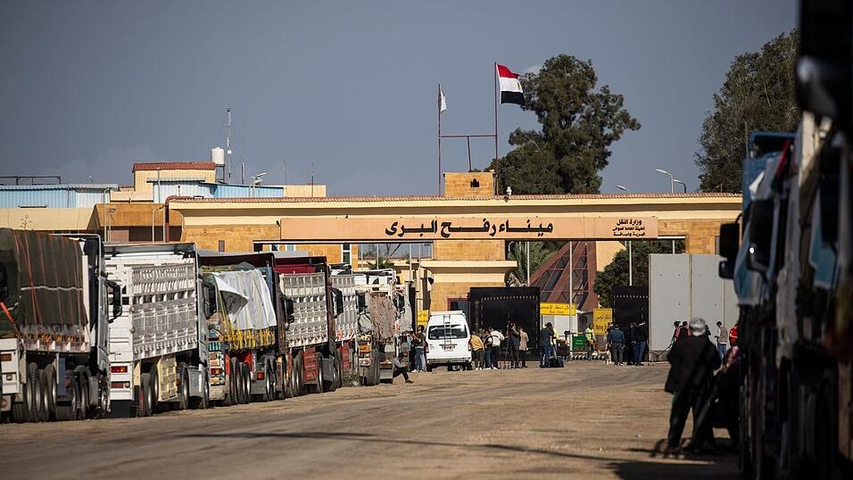 Mit der vereinbarten Waffenruhe in Gaza sollen auch die Hilfslieferungen &uuml;ber Rafah anlaufen.