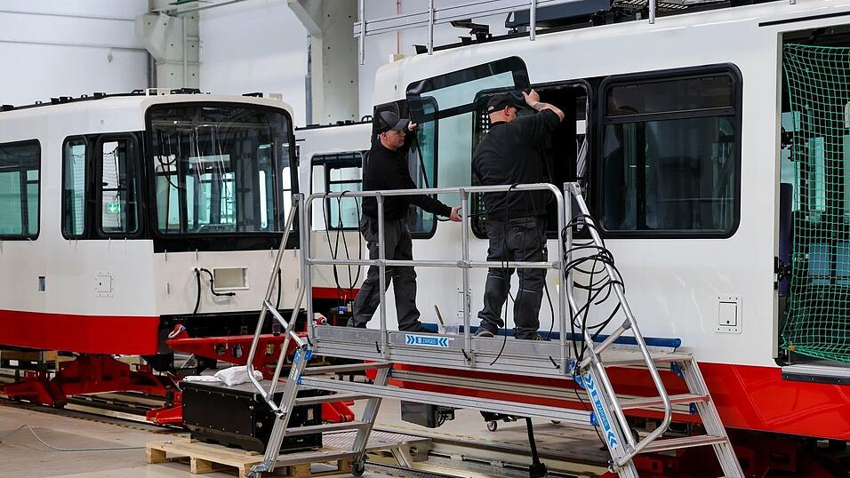 Die Produktion beim Leipziger Straßenbahnbauer läuft wieder. (Archivbild) Die Produktion beim Leipziger Straßenbahnbauer läuft wieder. (Archivbild)