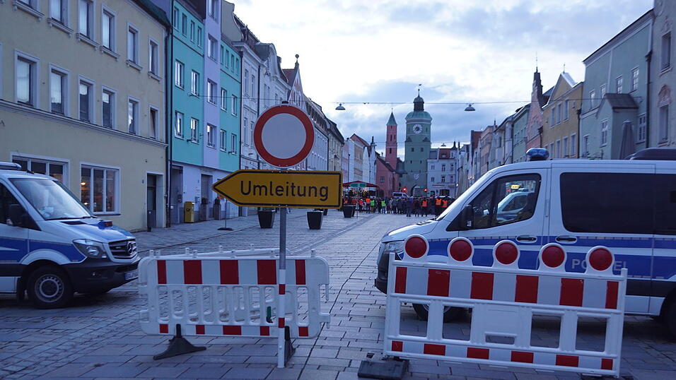 Privatleute sowie Vertreter von Kirchen und Vereinen waren mit dabei.&nbsp;