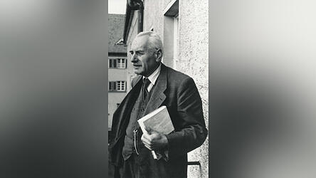 Wissbegierig, mit einem Buch in der Hand. So kannten viele den Ehrenbürger Dr. Josef Keim.