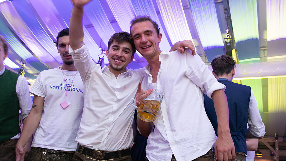 Die Partybilder vom Dienstag, 12. August, aus dem Festzelt Wenisch. Die Partybilder vom Dienstag, 12. August, aus dem Festzelt Wenisch.