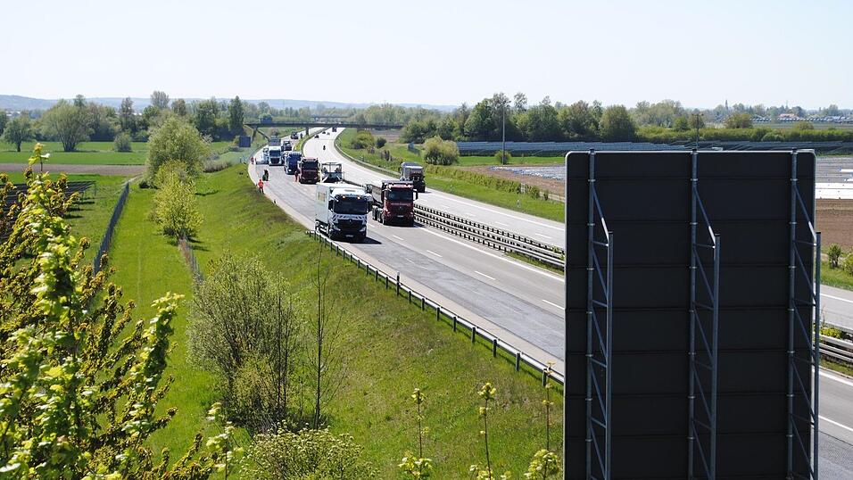 Am Wochenende hat die Autobahn GmbH S&uuml;dbayern die Asphaltdecke auf der A 92 erneuert.
