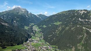 Der Unfall passierte bei Mayrhofen im Zillertal. (Archivbild) Der Unfall passierte bei Mayrhofen im Zillertal. (Archivbild)