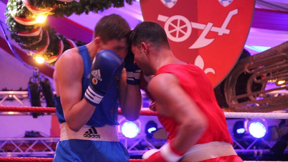 Im Lechner-Festzelt hie&szlig; es am Sonntag wieder 'Let&acute;s get ready to rumble'.