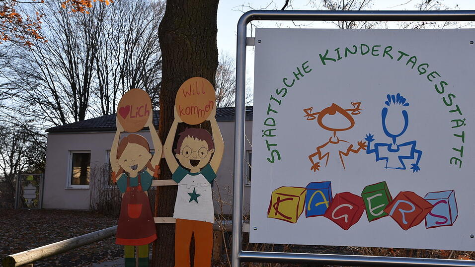 Immerhin: Die beiden Figuren am Kita-Eingang selbst sind noch ganz. Immerhin: Die beiden Figuren am Kita-Eingang selbst sind noch ganz.