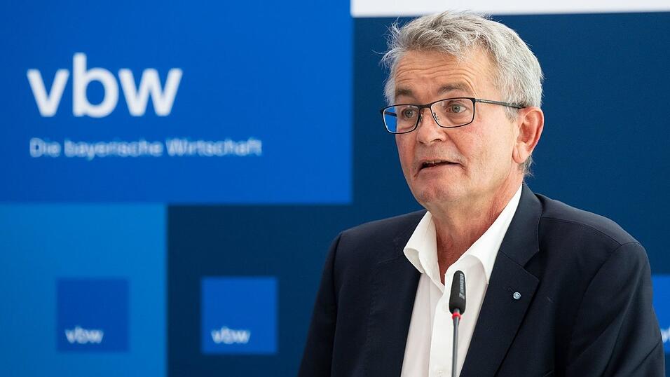 Der Hauptgeschäftsführer der vbw, Bertram Brossardt, sieht Hoffnung - aber noch keinen Grund zur Entwarnung. (Archivbild) Der Hauptgeschäftsführer der vbw, Bertram Brossardt, sieht Hoffnung - aber noch keinen Grund zur Entwarnung. (Archivbild)