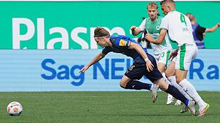 Nach einem starken Konter erzielte Jonas Therkelsen (links) die Führung für Kiel.