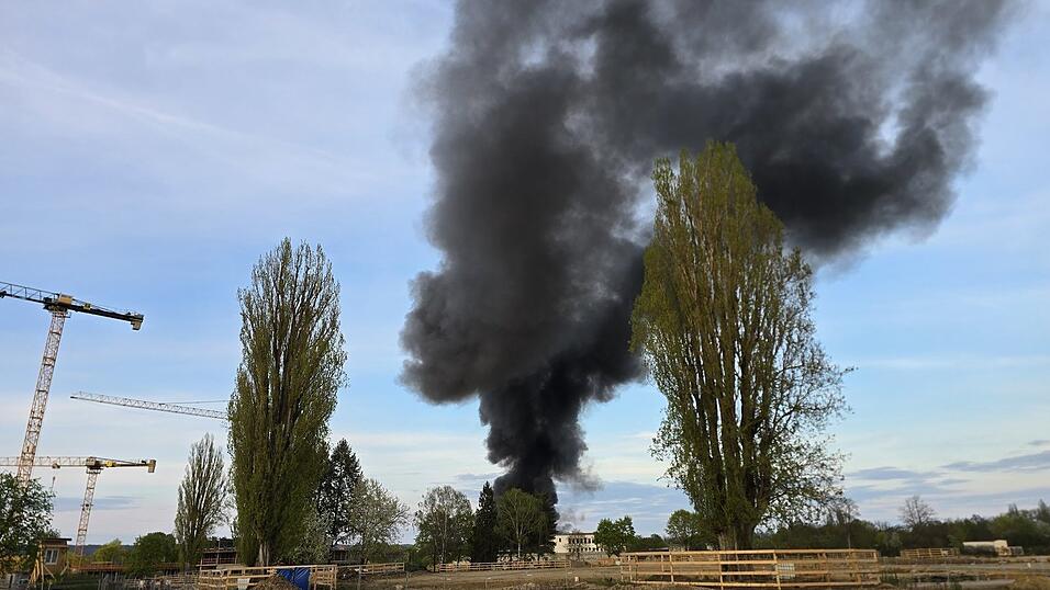 Derzeit l&auml;uft auf dem Recyclinghof in der Dieselstra&szlig;e ein Gro&szlig;einsatz der Feuerwehr.