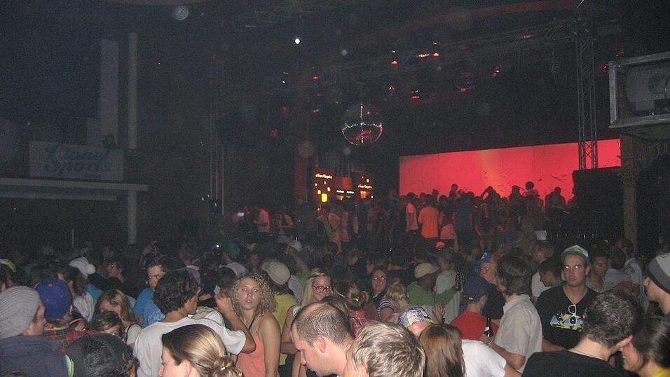 Rund 4000 Boarderfreunde feierten bei der Weltpremiere des neuesten Films von Isenseven, 'Let's go get lost' in M&uuml;nchen.