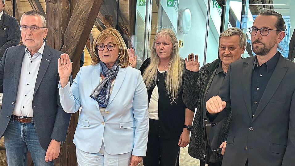 Vereidigung: (v.l.) Ewald Schiller, Rosmarie Mattis, Michaela Schr&ouml;nghammer, Georg Draxinger und Andreas Stauber.