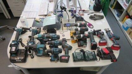 Die VPI Deggendorf stellte mehrere Baumaschinen im Wert von 4.000 Euro sicher. Die VPI Deggendorf stellte mehrere Baumaschinen im Wert von 4.000 Euro sicher.