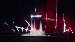 Der Sportwagen werde 2028 in die Produktion gehen und man werde ihn kaufen können, sagte Tesla-Chef Elon Musk. Der Sportwagen werde 2028 in die Produktion gehen und man werde ihn kaufen können, sagte Tesla-Chef Elon Musk.