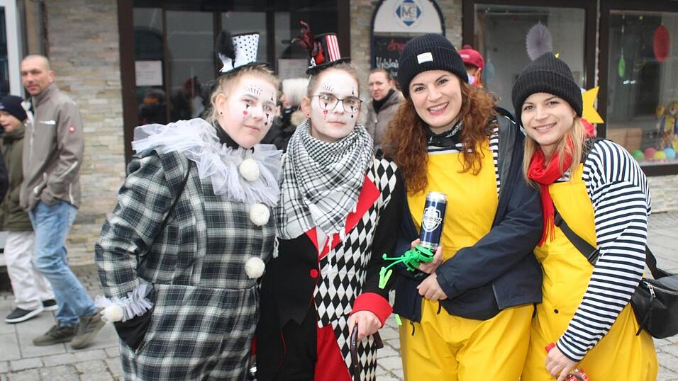 Beste Stimmung herrschte beim Rosenmontagszug in Geisenhausen.