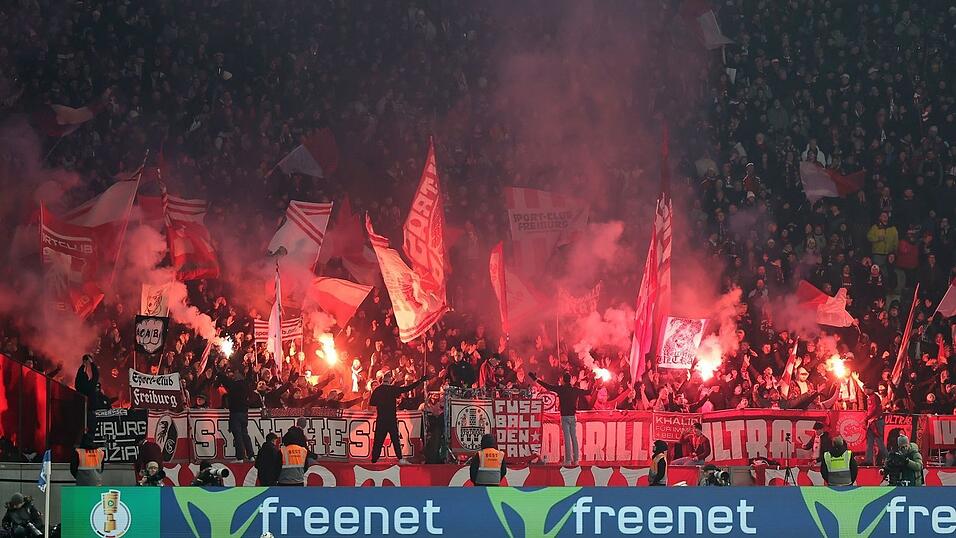 Freiburgs Fans z&uuml;ndeten viel Pyrotechnik.