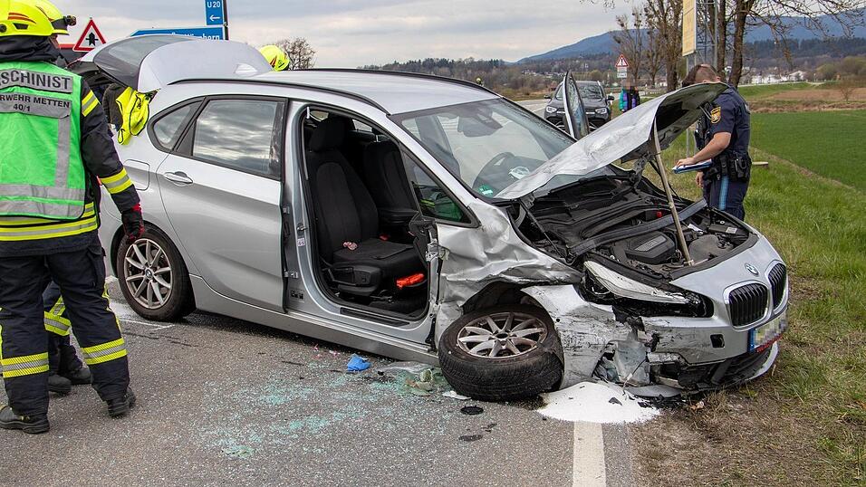 Beim Auffahren auf die Staatsstra&szlig;e bei Metten kam es zu einem Unfall.&nbsp;