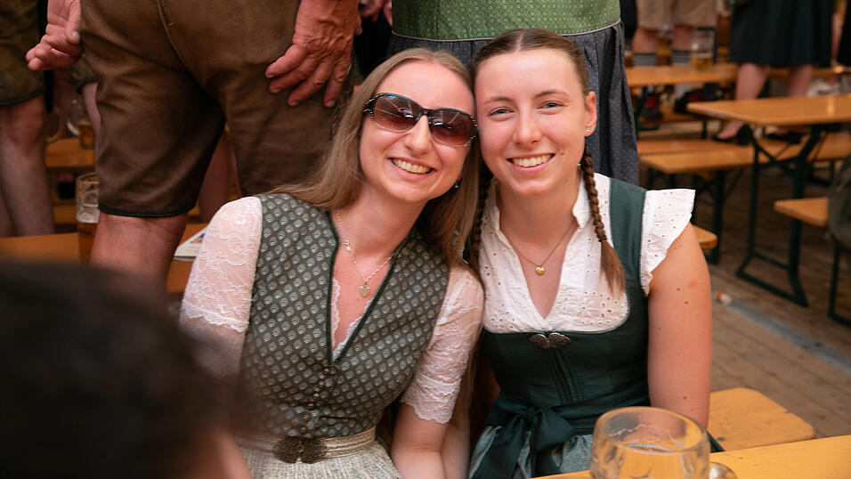 Das sind die Partybilder vom Dienstag, 12. August, aus dem Festzelt Nothaft. Das sind die Partybilder vom Dienstag, 12. August, aus dem Festzelt Nothaft.
