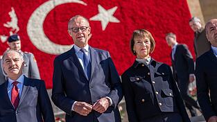Dass Merz in Ankara von seiner Ehefrau Charlotte begleitet wird, ist ein besonderes Zeichen der Freundschaft.