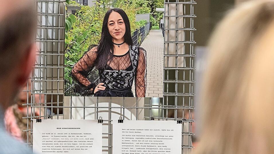 Sich und ihre Biografie stellen Geflüchtete, die in der Region landeten, in der Ausstellung „Geschichten des Ankommens“ ab Donnerstag, 1. Oktober im Kastenhof den Besuchern vor. Sich und ihre Biografie stellen Geflüchtete, die in der Region landeten, in der Ausstellung „Geschichten des Ankommens“ ab Donnerstag, 1. Oktober im Kastenhof den Besuchern vor.