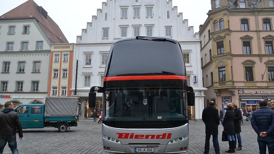Ihren neuen Mannschaftsbus stellten die Straubing Tigers am Dienstag vor. Ihren neuen Mannschaftsbus stellten die Straubing Tigers am Dienstag vor.