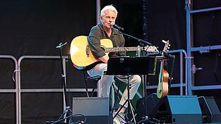 Mit seinem Programm „Mia san oans“ präsentierte Werner Schmidbauer Lieder voller Tiefe und Lebensfreude. Mit seinem Programm „Mia san oans“ präsentierte Werner Schmidbauer Lieder voller Tiefe und Lebensfreude.