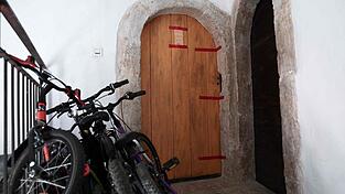 Im Haus einer Familie in Orange machen Fahnder einen Horrorfund.