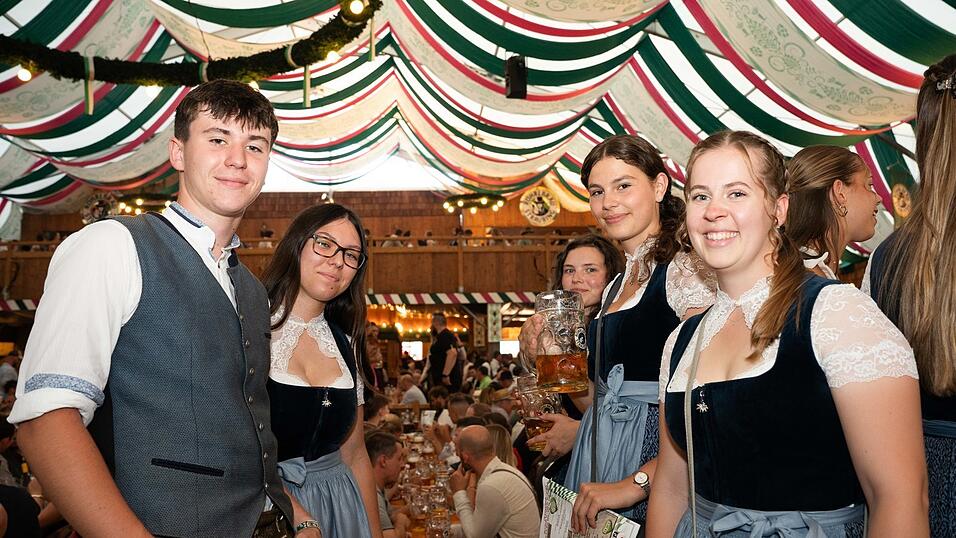 Die Partybilder vom Samstag, 15. August, aus dem Festzelt Weckmann. Die Partybilder vom Samstag, 15. August, aus dem Festzelt Weckmann.