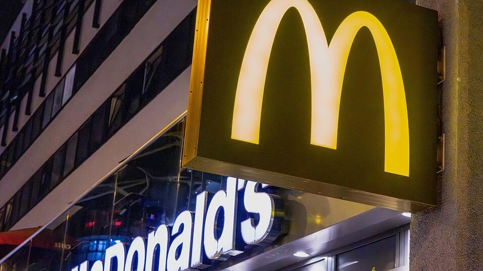 McDonald's nimmt den McRib aus dem Standardsortiment. Vielerorts ist er bereits nicht mehr verfügbar. McDonald's nimmt den McRib aus dem Standardsortiment. Vielerorts ist er bereits nicht mehr verfügbar.